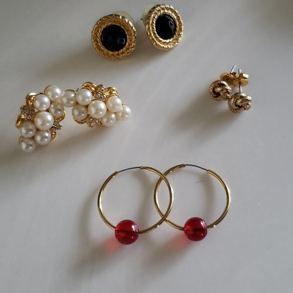 4 Earring - Picture 1 of 8